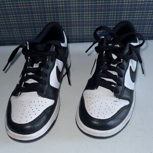 Nike Black and White Sneakers Classic Design